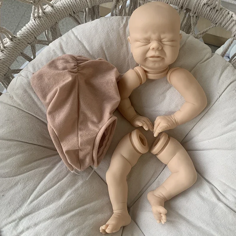Baby Products Kit For Newborn - طقم دمية تولد من جديد مقاس