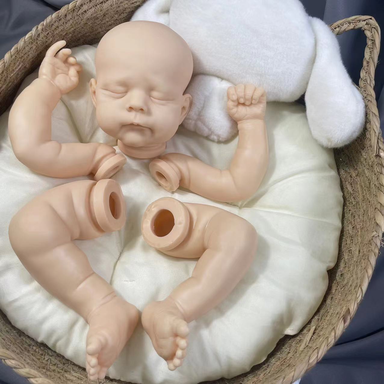 Baby Products Kit For Newborn - مجموعة دمية فينيل تولد من جديد